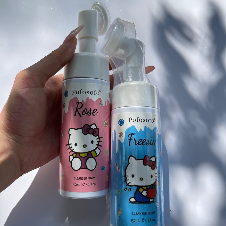 فوم شوینده صورت فیس براش دار طرح هلو کیتی Hello Kitty حجم ۱۵۰میل پاک کننده قوی صورت مناسب انواع پوست