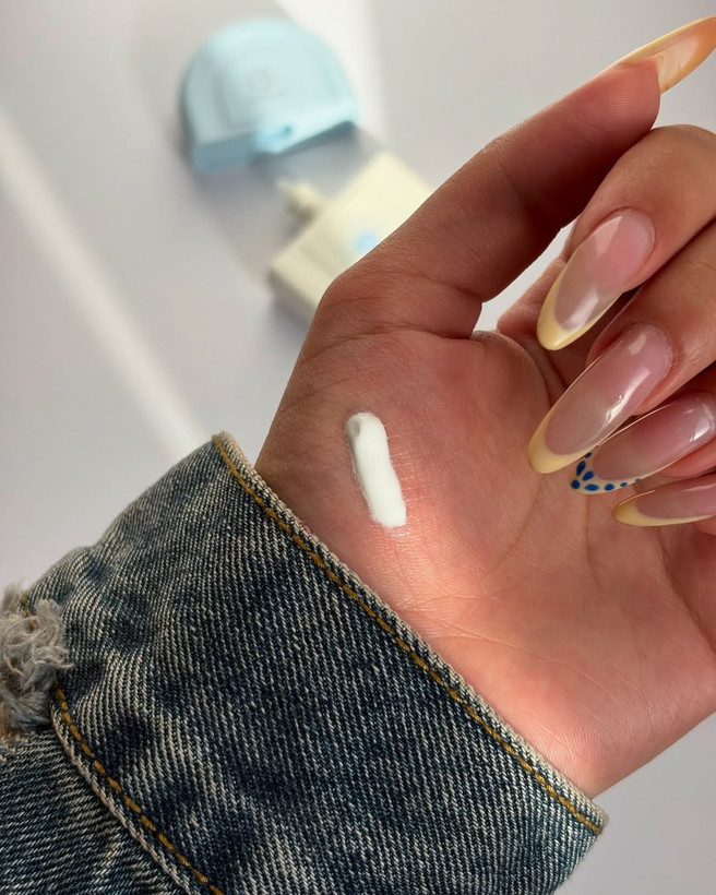 ضدآفتاب رنگی (تینتی) فلوئیدی استلین مناسب انواع پوست +++SPF70 PA حجم 50ml