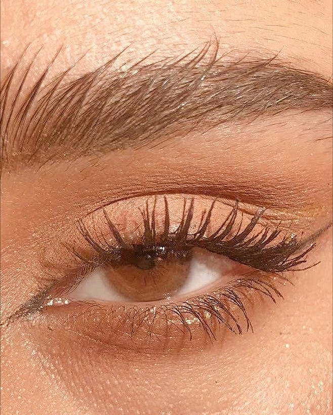 ریمل قهوه ای پر پیگمنت،حجم دهنده و بلند کننده آرت اسکینartskin