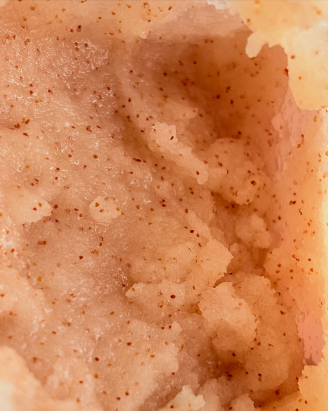 اسکراب بدن شنی (لایه بردار) BABY POWDER با رایحه پودر بچه ،حجم ۵۰۰ گرم